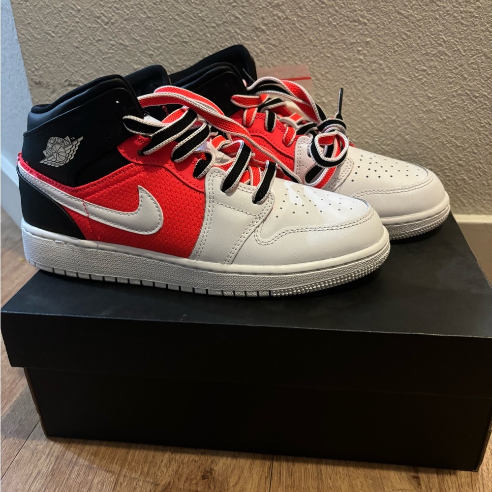 Air Jordan 1 mids